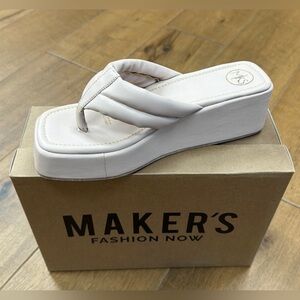 Summer sandals, size 7. Worn only to try on.